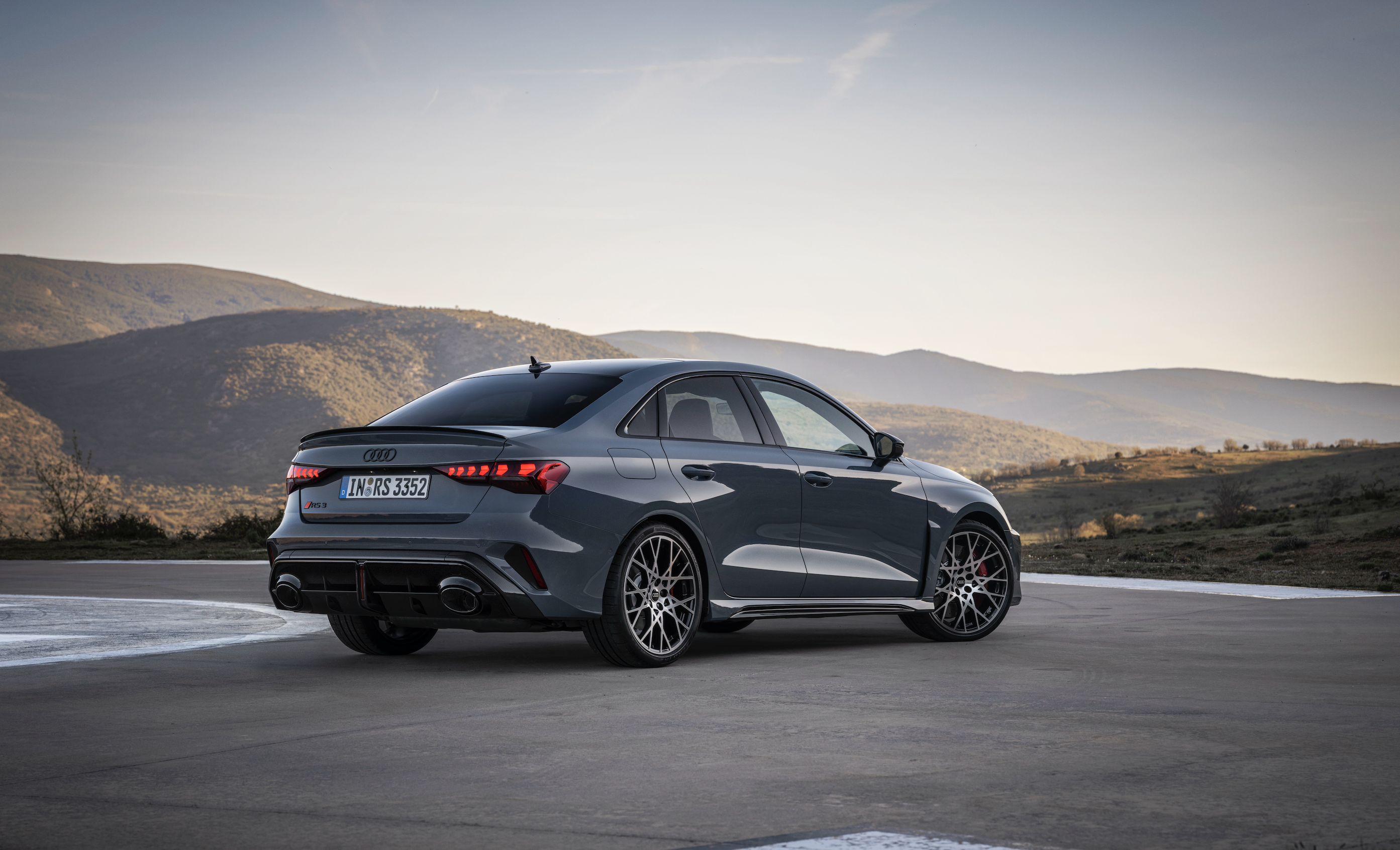 Audi RS 3 2024 | Facelift | RS3 Sportback | RS3 Limuzína | sportovní hot hatch | blog | první rezervace | nové auto | AUTOiBUY.com